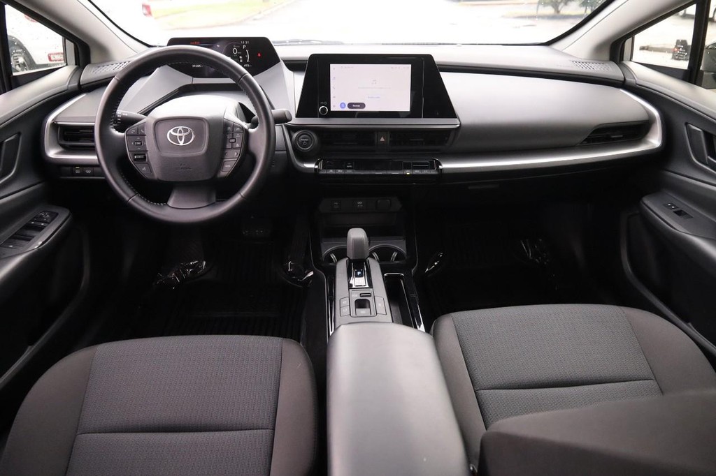 Toyota Prius Vehicle Full-screen Gallery Image 21