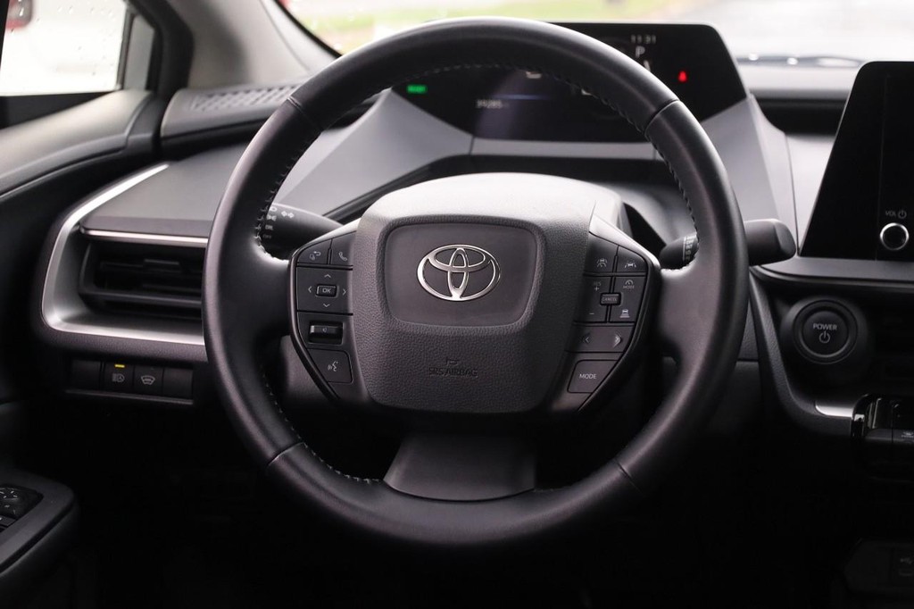 Toyota Prius Vehicle Full-screen Gallery Image 23