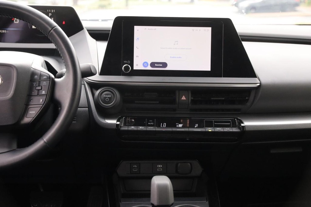 Toyota Prius Vehicle Full-screen Gallery Image 24
