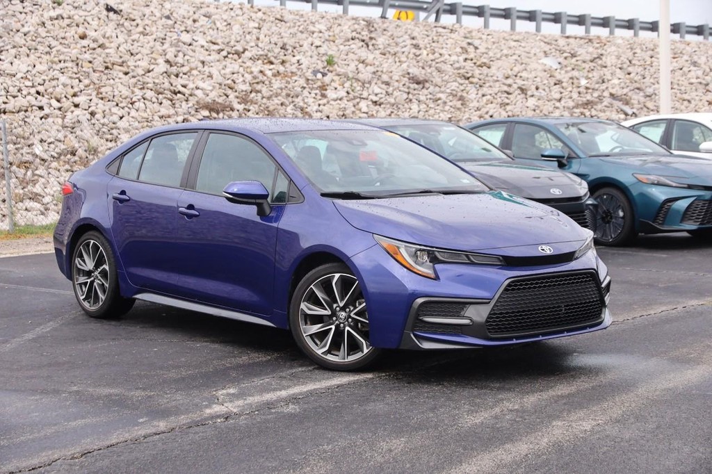 Toyota Corolla Vehicle Full-screen Gallery Image 2