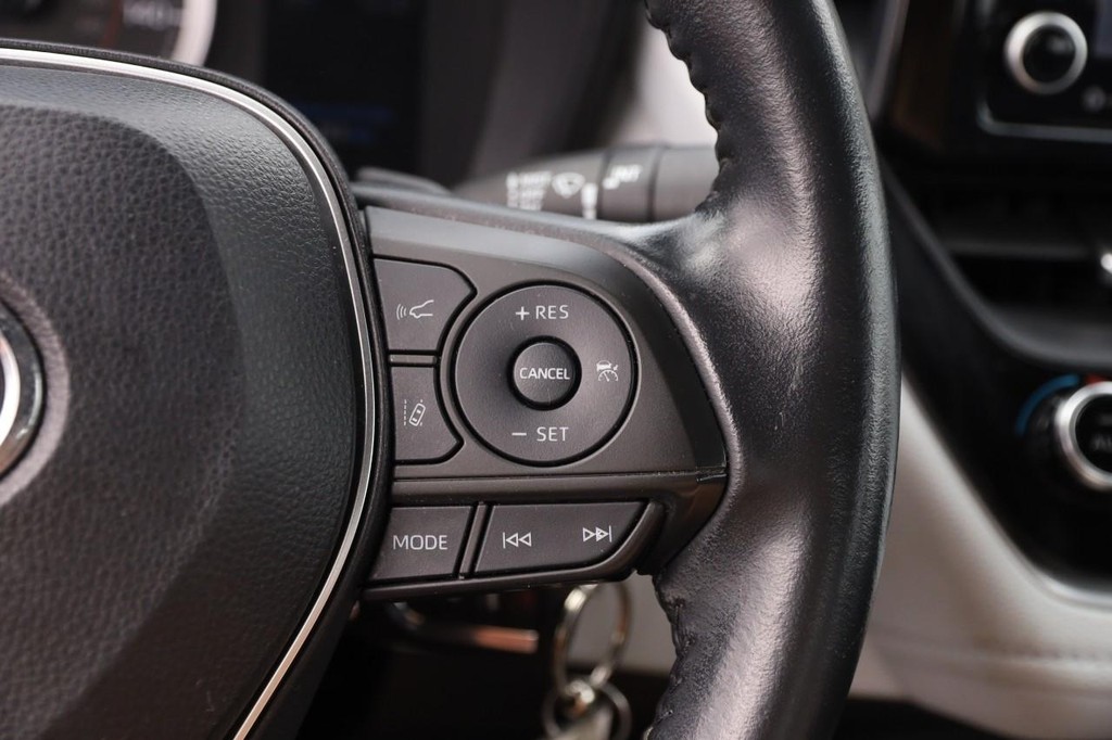 Toyota Corolla Vehicle Full-screen Gallery Image 12