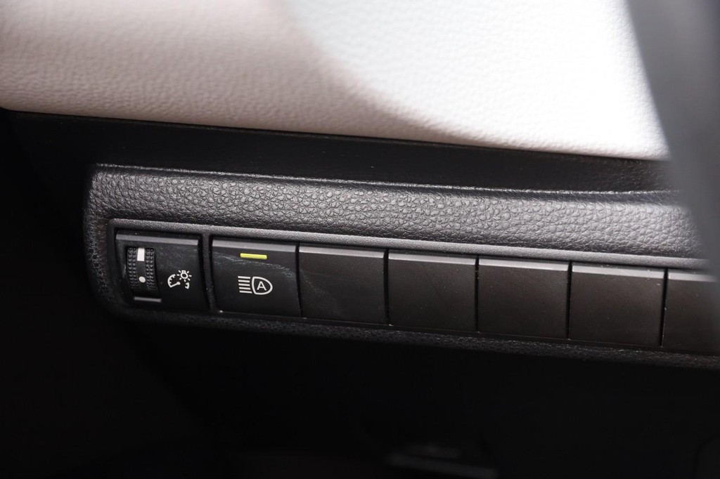 Toyota Corolla Vehicle Full-screen Gallery Image 19
