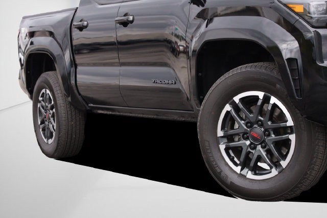 Toyota Tacoma 4WD Vehicle Image 03
