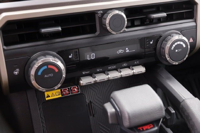 Toyota Tacoma 4WD Vehicle Image 18