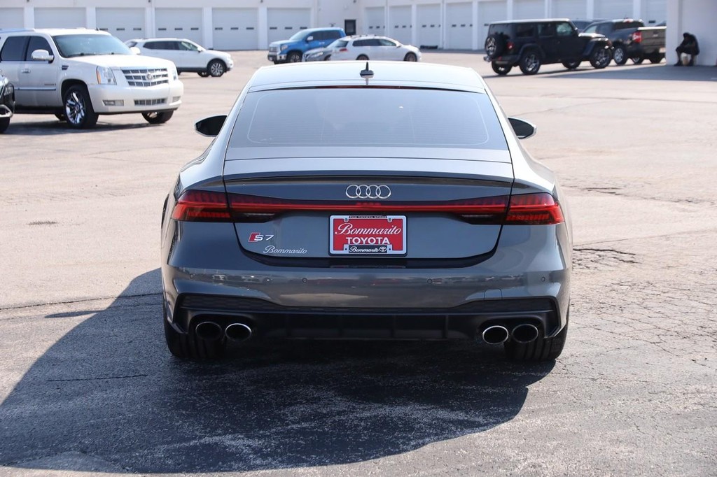 Audi S7 Vehicle Full-screen Gallery Image 6