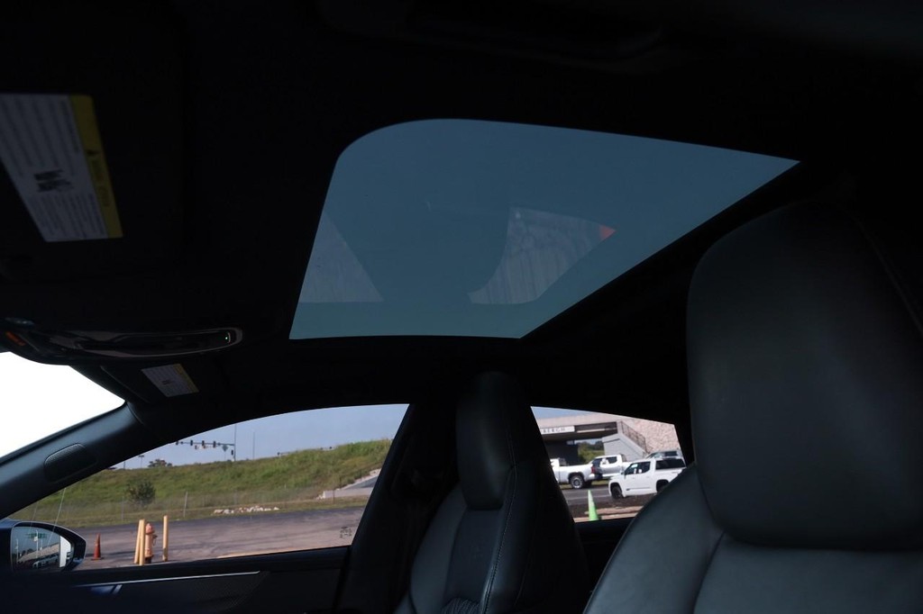 Audi S7 Vehicle Full-screen Gallery Image 10