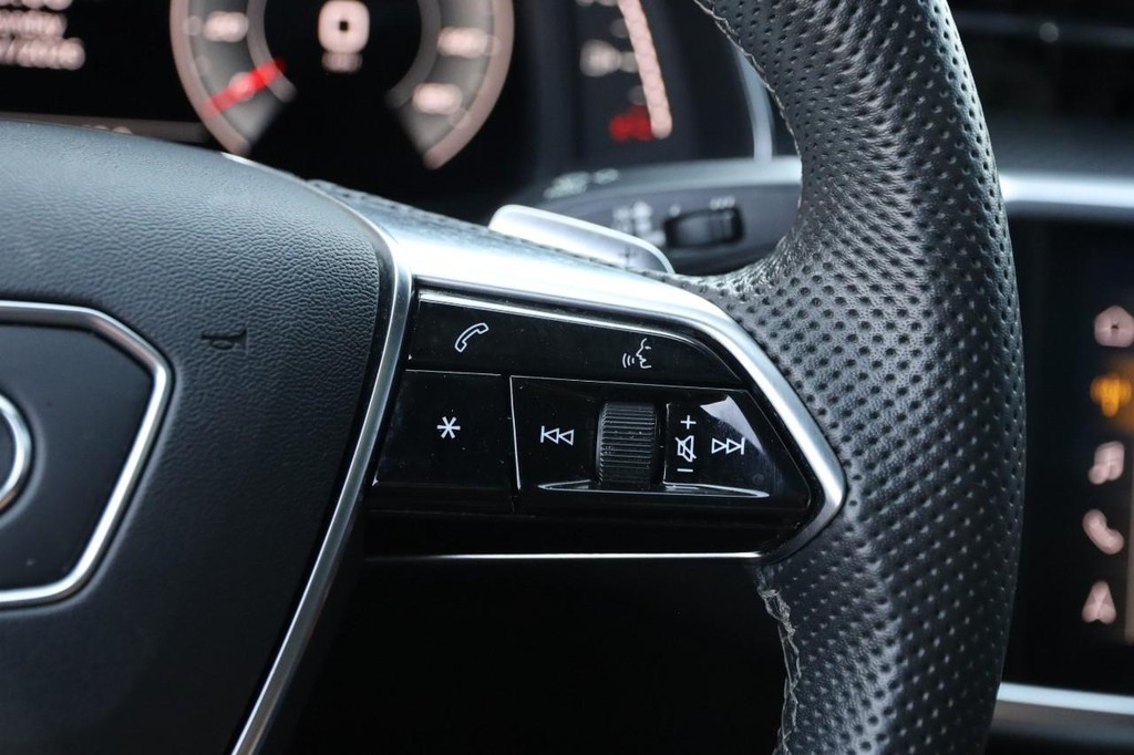 Audi S7 Vehicle Full-screen Gallery Image 15