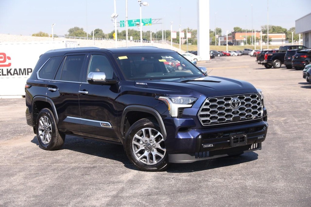 Toyota Sequoia Vehicle Full-screen Gallery Image 2