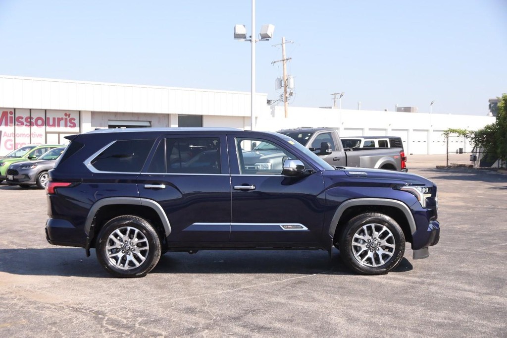 Toyota Sequoia Vehicle Full-screen Gallery Image 5