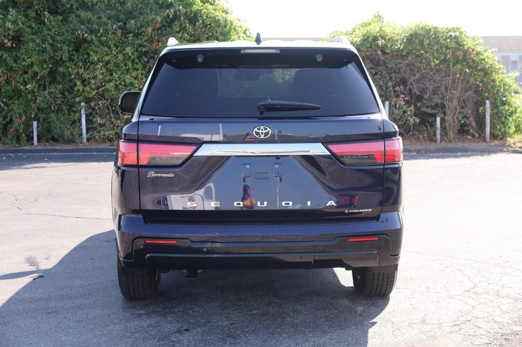 Toyota Sequoia Vehicle Full-screen Gallery Image 6