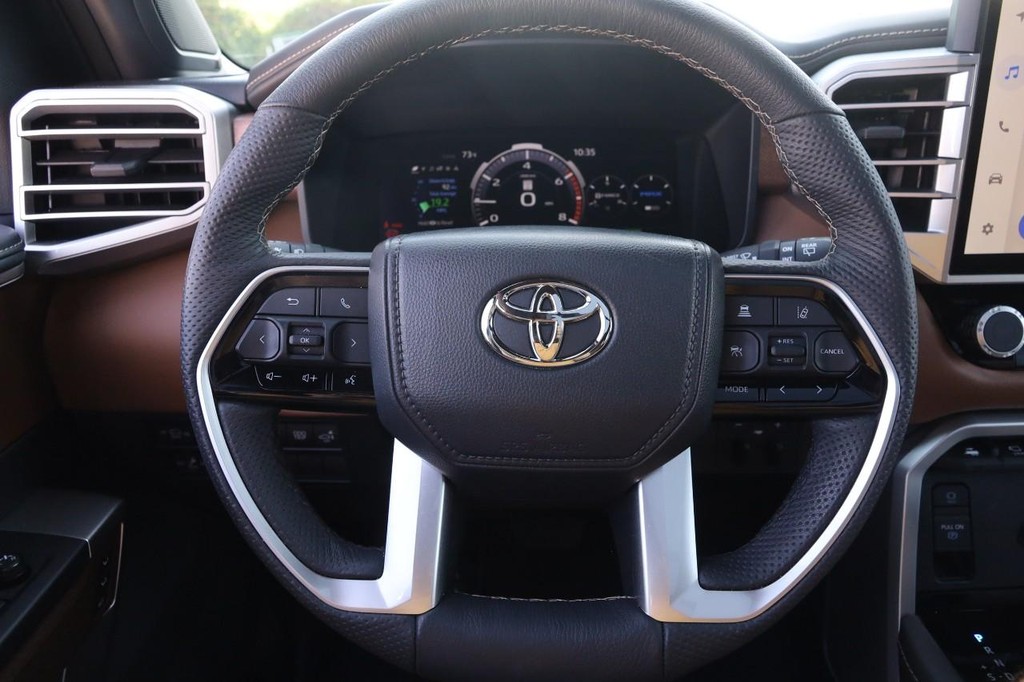 Toyota Sequoia Vehicle Full-screen Gallery Image 13
