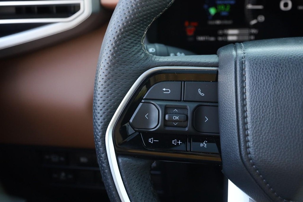 Toyota Sequoia Vehicle Full-screen Gallery Image 14