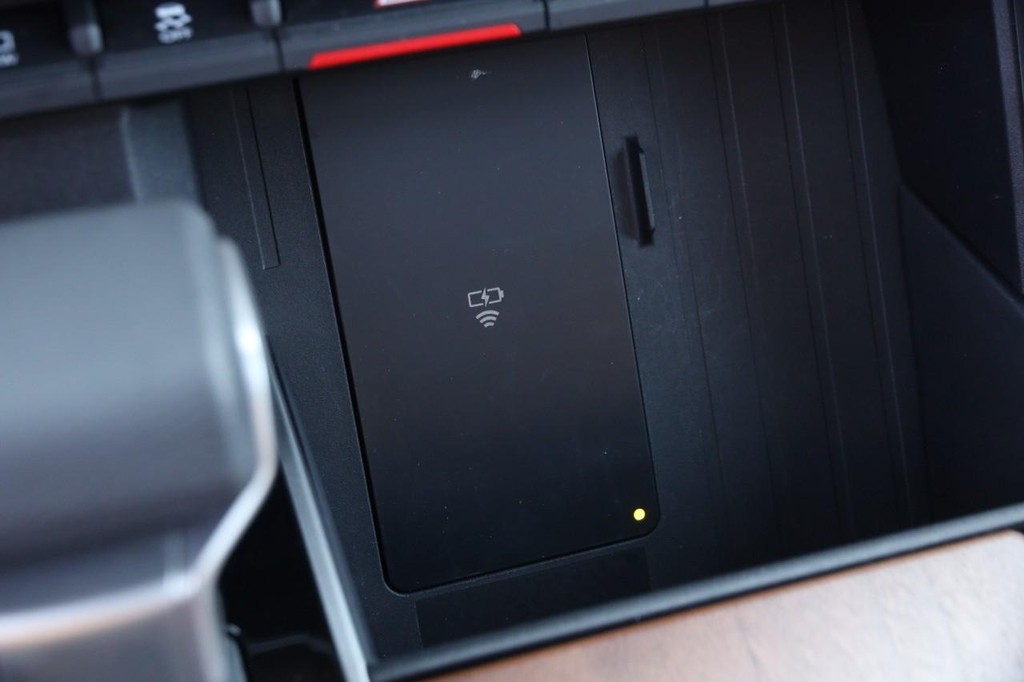Toyota Sequoia Vehicle Full-screen Gallery Image 23