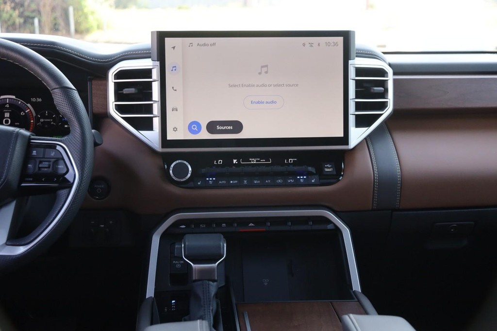 Toyota Sequoia Vehicle Full-screen Gallery Image 29