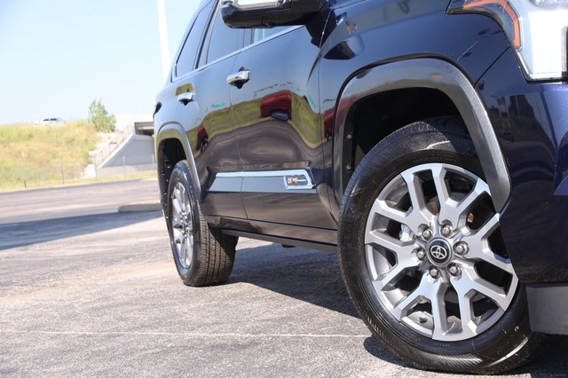 Toyota Sequoia Vehicle Image 03