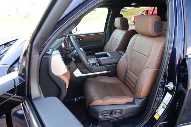 Toyota Sequoia Vehicle Image 10