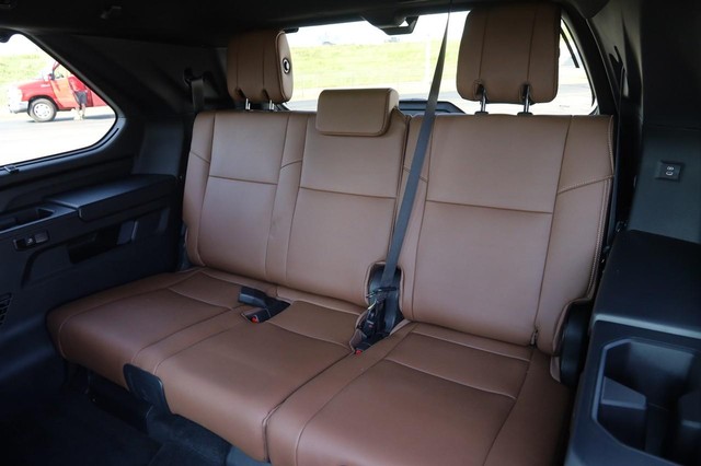 Toyota Sequoia Vehicle Image 12