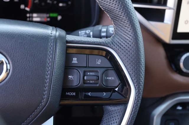 Toyota Sequoia Vehicle Image 15