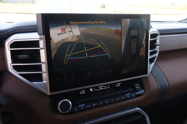 Toyota Sequoia Vehicle Image 20