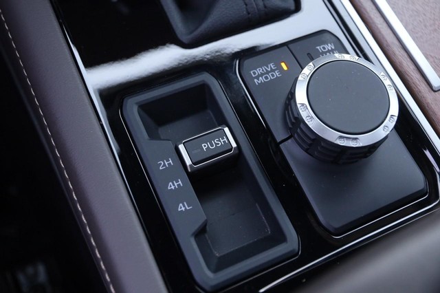 Toyota Sequoia Vehicle Image 24