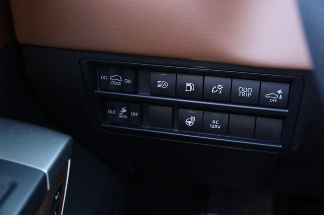 Toyota Sequoia Vehicle Image 25