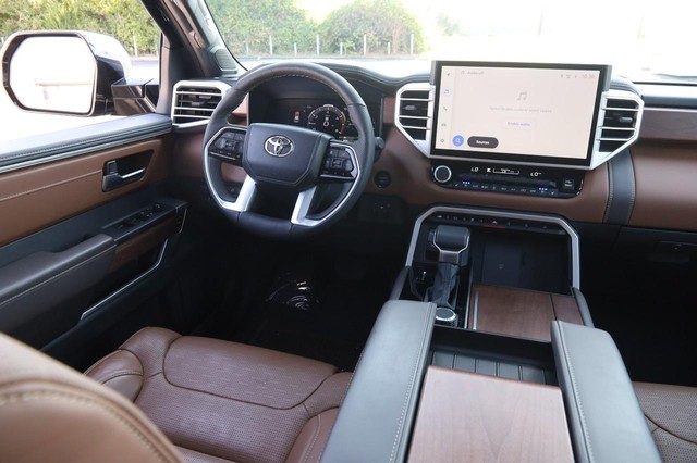 Toyota Sequoia Vehicle Image 27