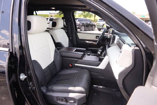 Toyota Sequoia Vehicle Image 10