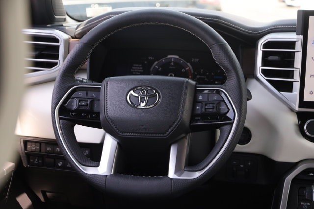 Toyota Sequoia Vehicle Image 13