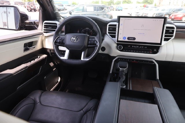Toyota Sequoia Vehicle Image 14