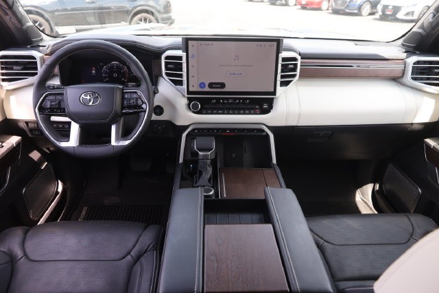 Toyota Sequoia Vehicle Image 15