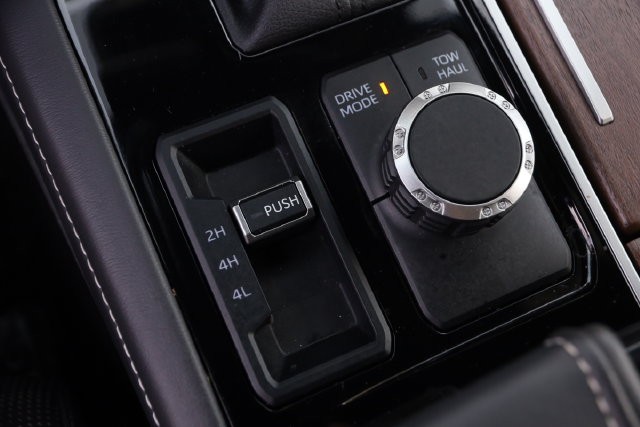 Toyota Sequoia Vehicle Image 17