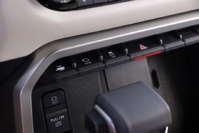 Toyota Sequoia Vehicle Image 19