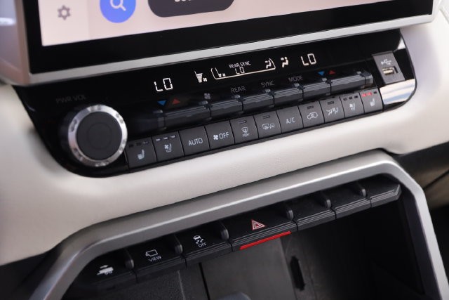 Toyota Sequoia Vehicle Image 20
