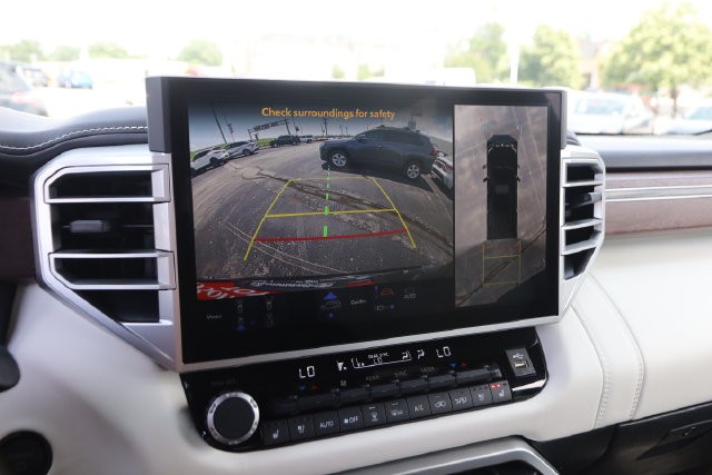 Toyota Sequoia Vehicle Image 21