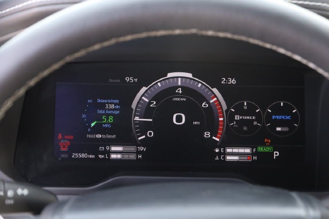 Toyota Sequoia Vehicle Image 24