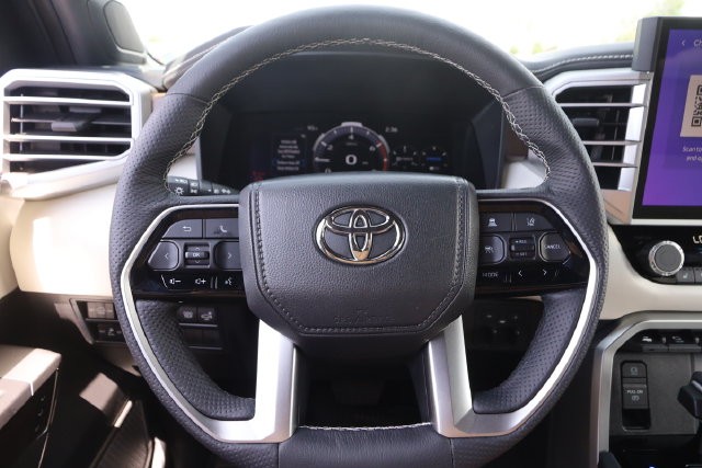 Toyota Sequoia Vehicle Image 27