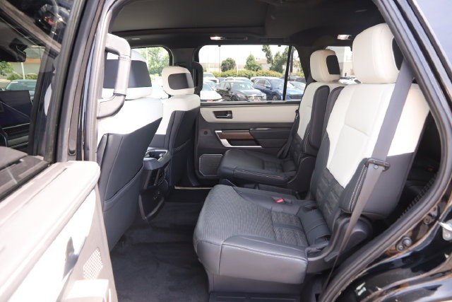 Toyota Sequoia Vehicle Image 29