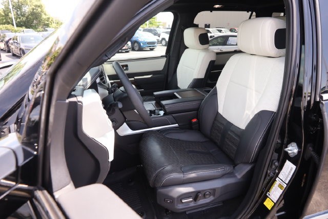 Toyota Sequoia Vehicle Image 30
