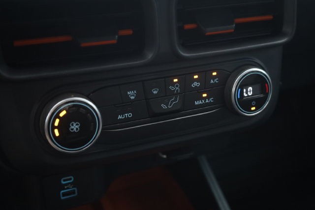 Ford Maverick Vehicle Image 15
