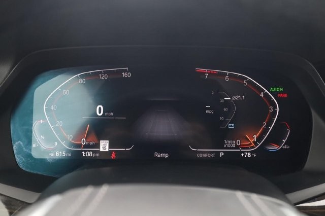 BMW X7 Vehicle Full-screen Gallery Image 10