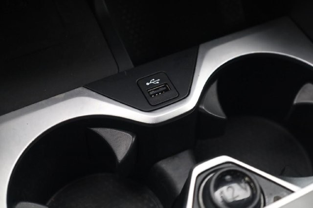 BMW X7 Vehicle Full-screen Gallery Image 14