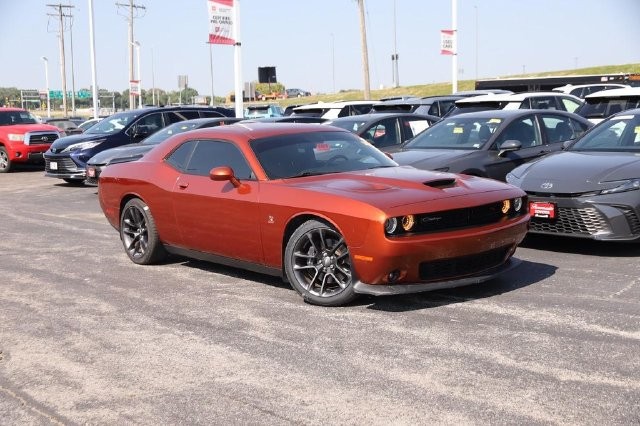 Dodge Challenger Vehicle Full-screen Gallery Image 02