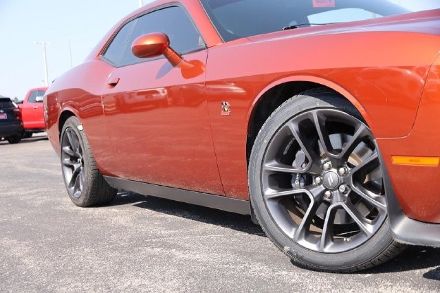 Dodge Challenger Vehicle Full-screen Gallery Image 03