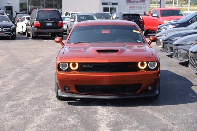 Dodge Challenger Vehicle Full-screen Gallery Image 04