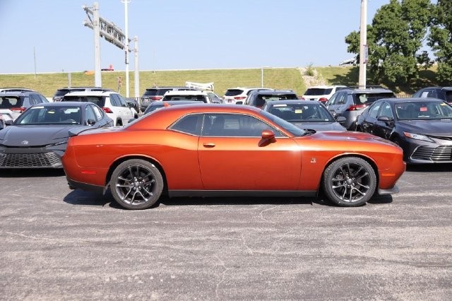 Dodge Challenger Vehicle Full-screen Gallery Image 05