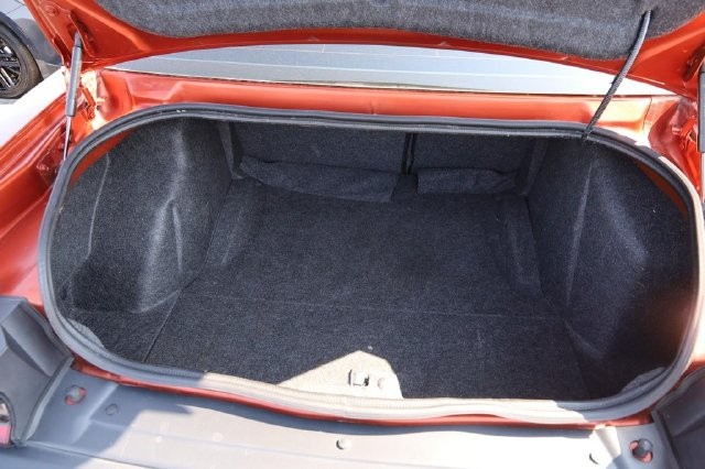 Dodge Challenger Vehicle Full-screen Gallery Image 07