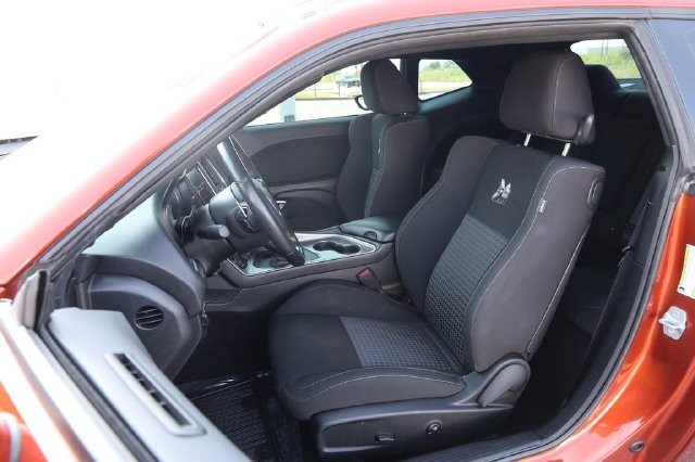 Dodge Challenger Vehicle Full-screen Gallery Image 08