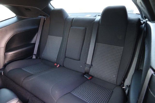 Dodge Challenger Vehicle Full-screen Gallery Image 09
