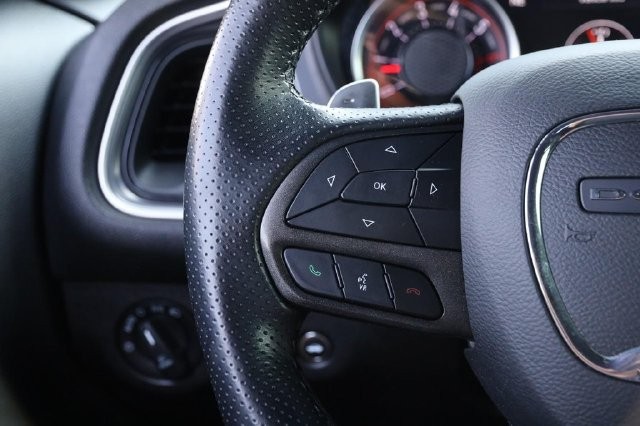 Dodge Challenger Vehicle Full-screen Gallery Image 11