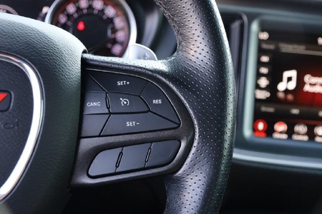 Dodge Challenger Vehicle Full-screen Gallery Image 12